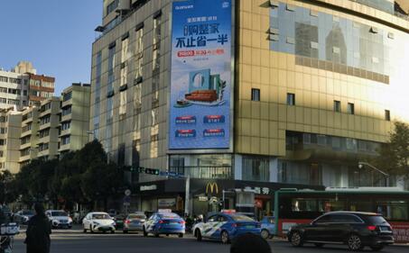 昆明東來(lái)大廈正墻led廣告